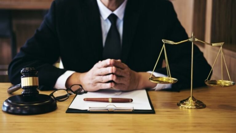 How to Choose a Lawyer Who’s Right For You